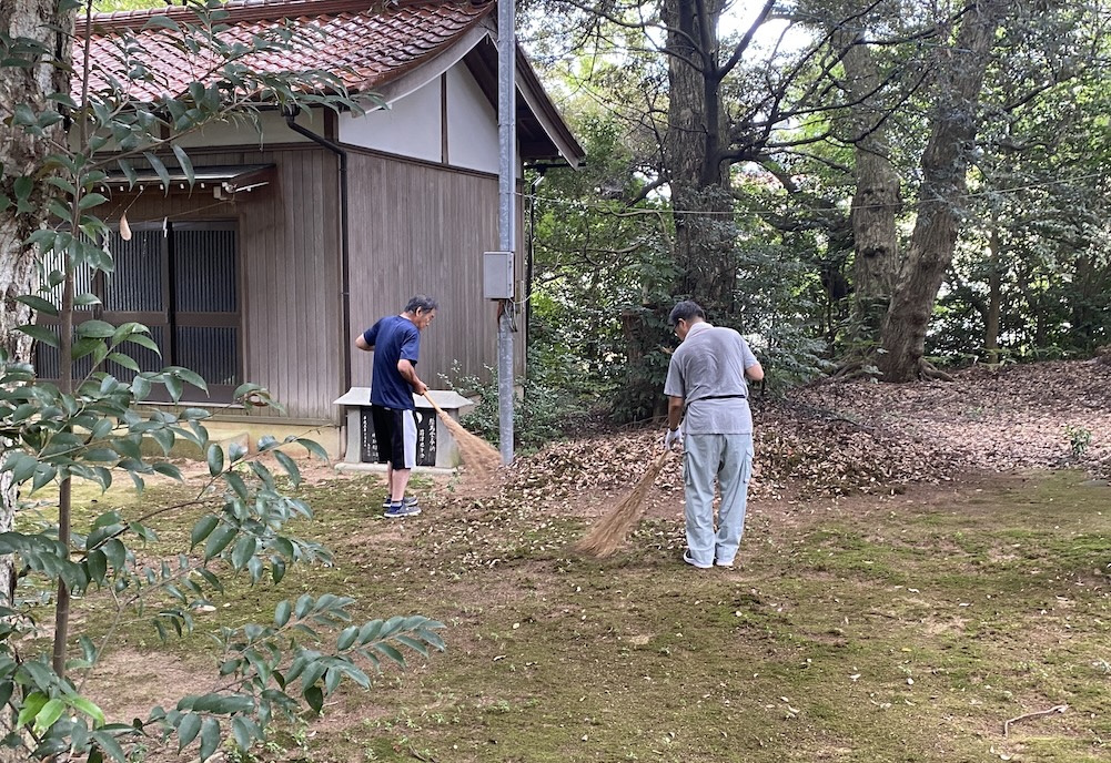 神社掃除