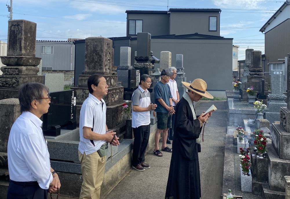符津町墓地無縁仏のお参り